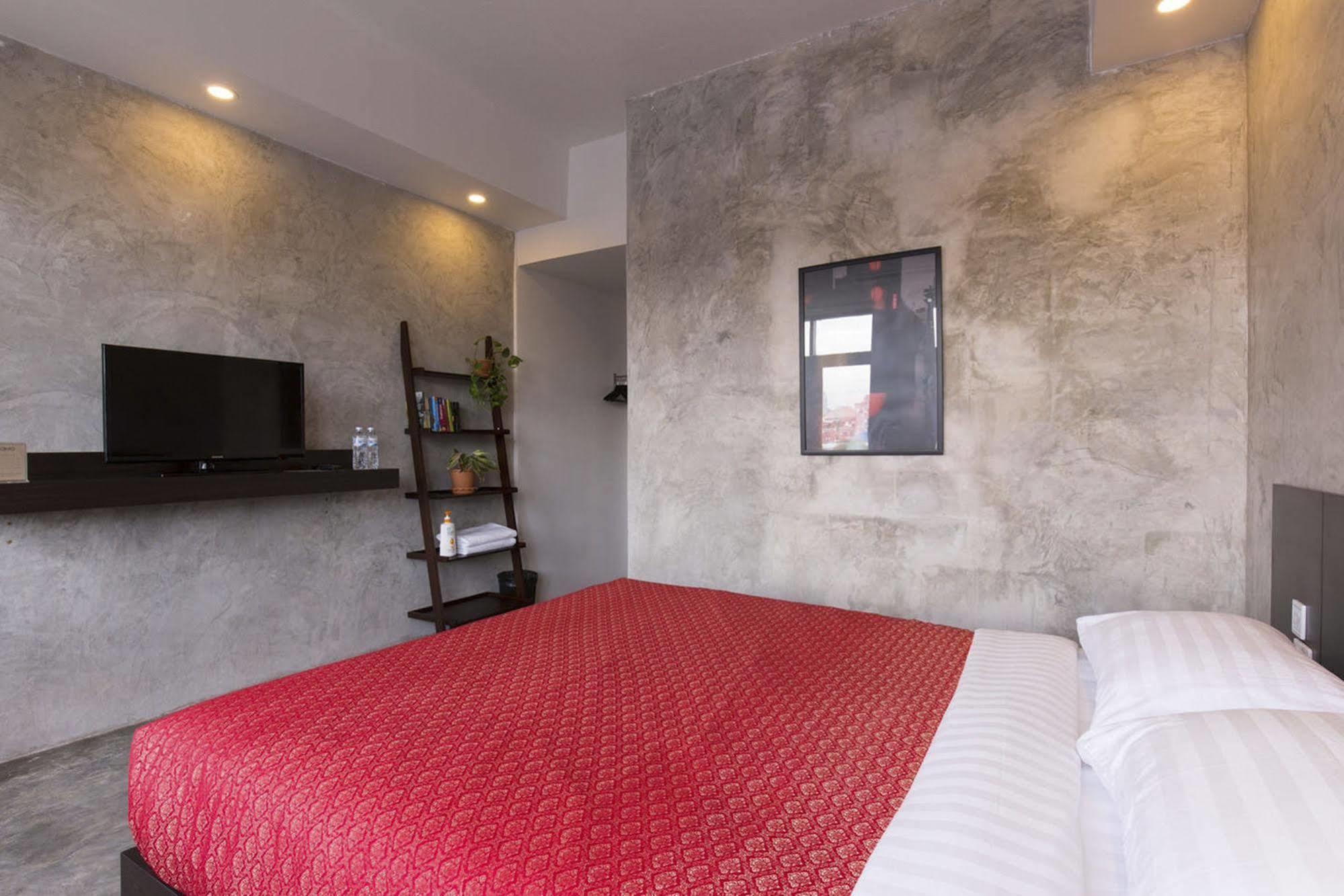 Kama Bangkok Bed & Breakfast Exterior photo