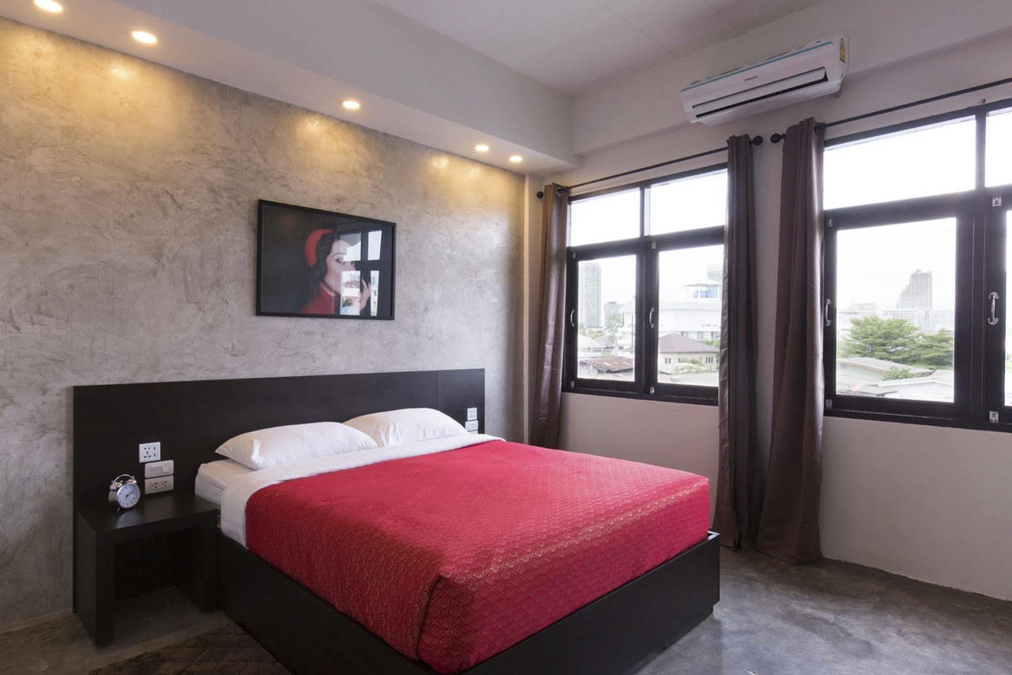 Kama Bangkok Bed & Breakfast Exterior photo