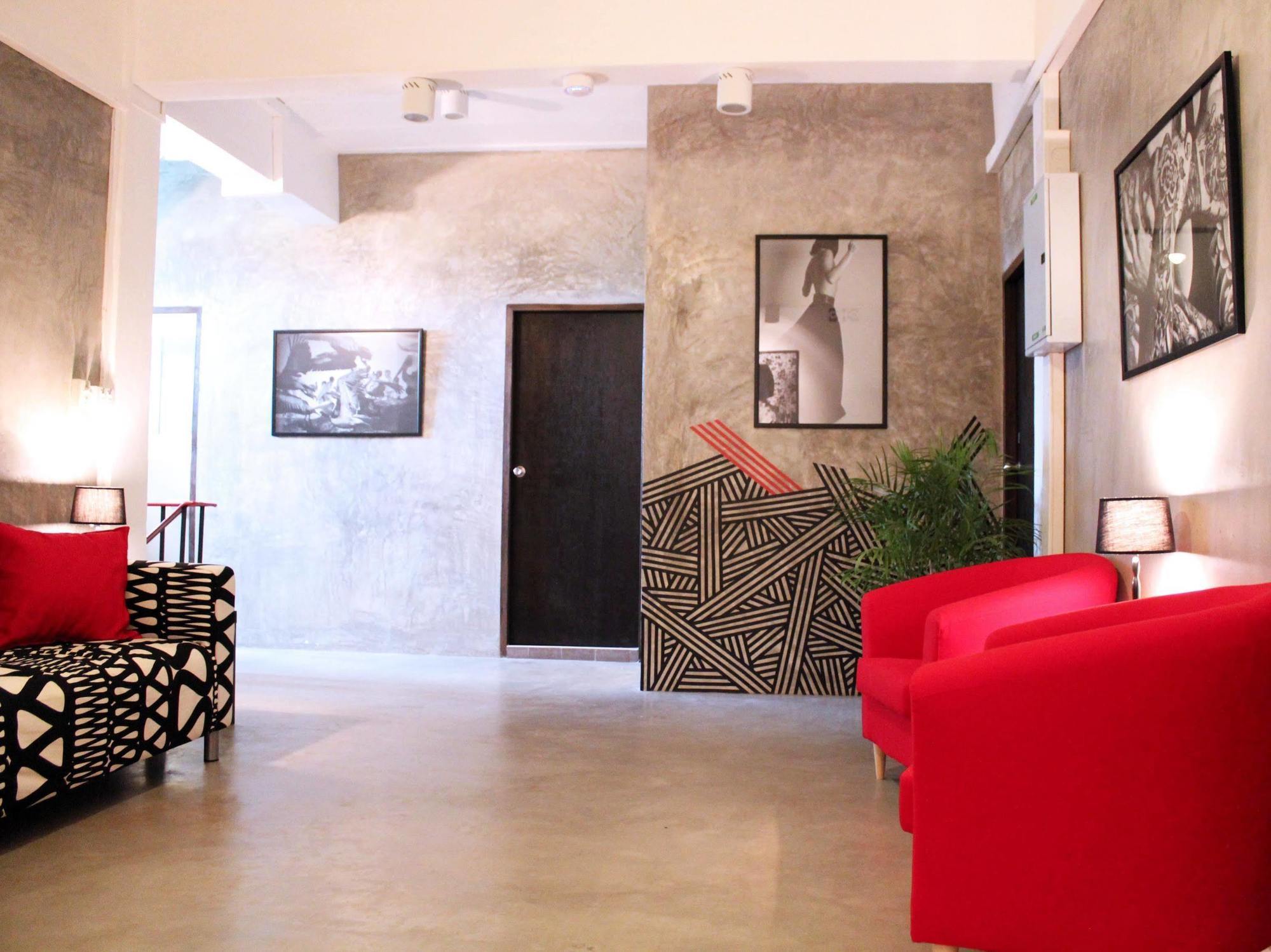 Kama Bangkok Bed & Breakfast Exterior photo